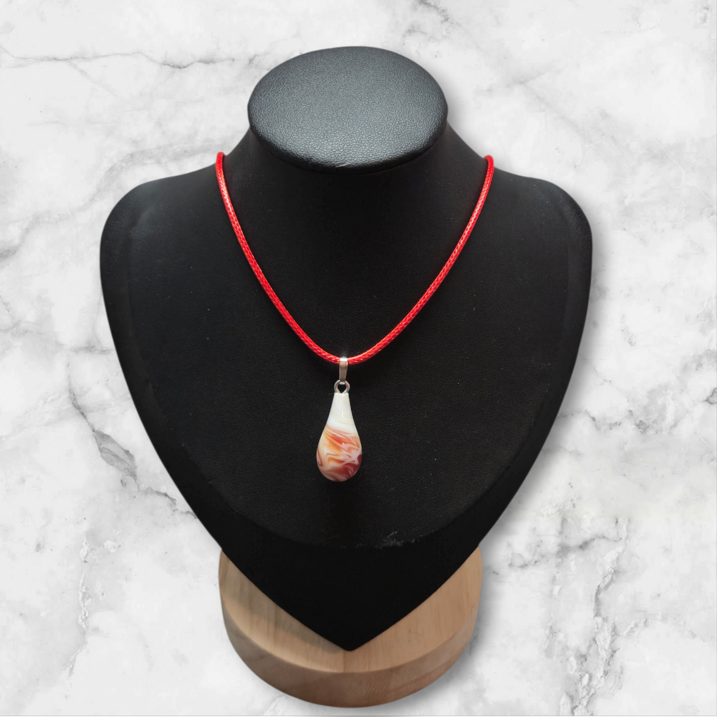 Rotes Lederband