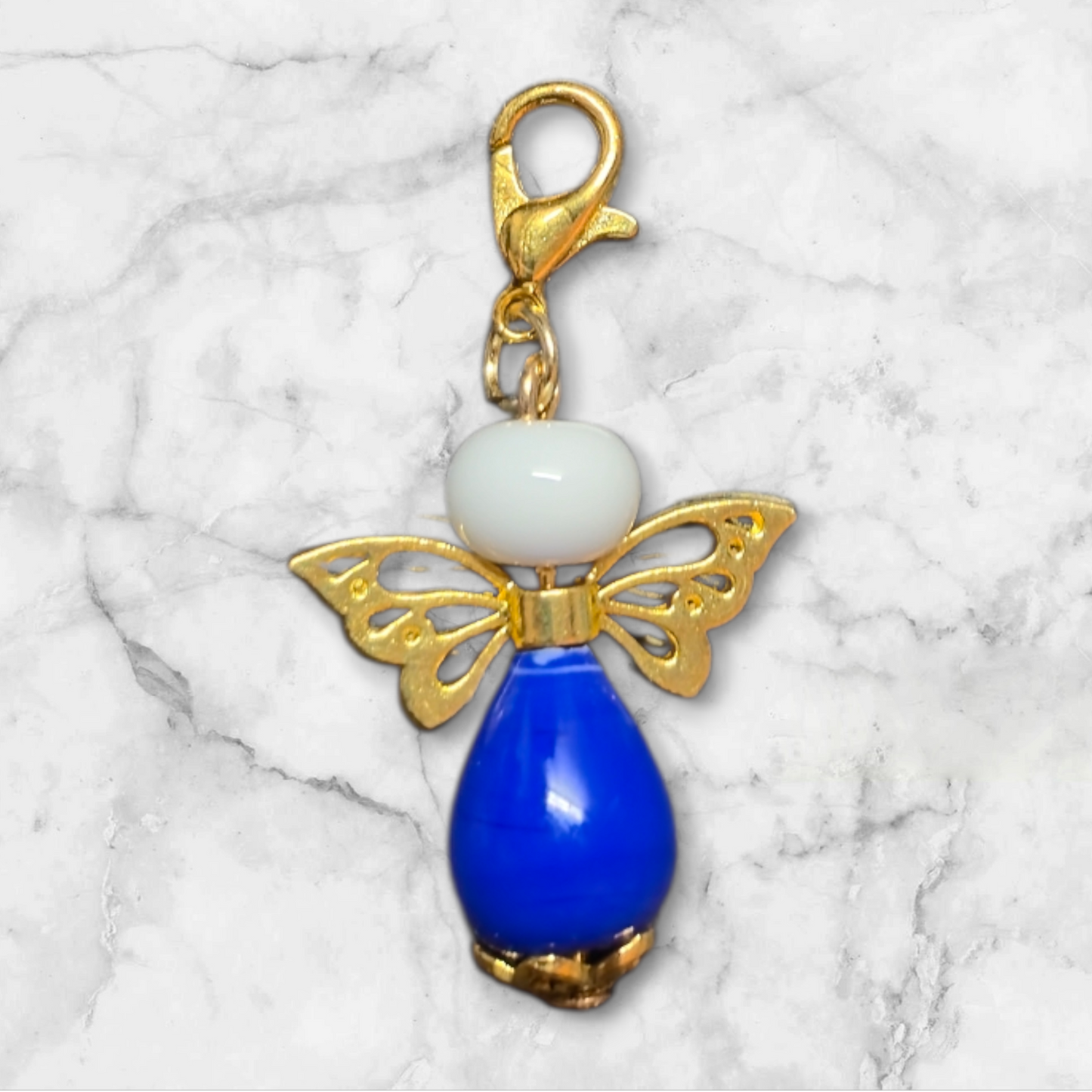 Engel mit goldenen Flügeln